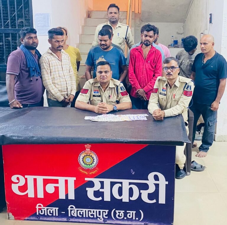 त्योहारी सीजन में पुलिस की सख्त कार्रवाई: फड़ सजाकर जुआ खेल रहे 10 जुआरी गिरफ्तार