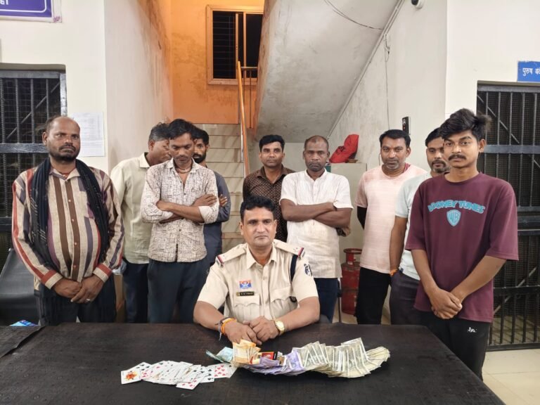 तखतपुर में जुआरियों पर पुलिस का शिकंजा: गौठान के पास दबिश, 9 गिरफ्तार